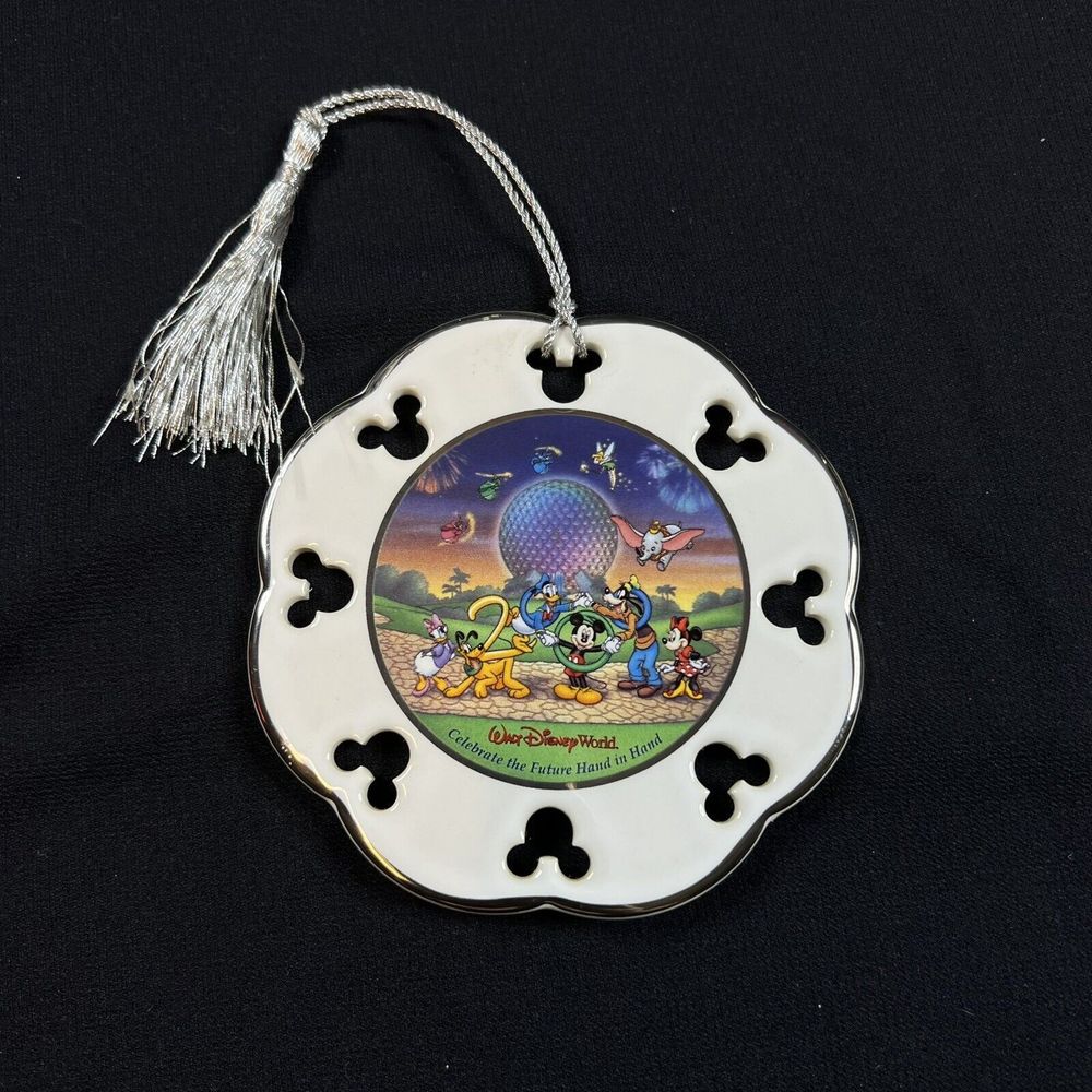 Walt Disney World 2000 Epcot Celebrate the Future Hand in Hand Disc Ornament